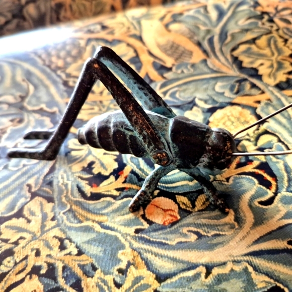 Green Metal Brass Grasshopper Reptile Decor - Picture 9 of 11